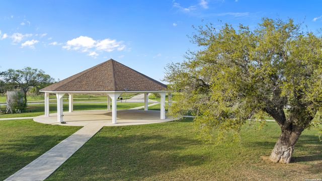 120 Greeley Drive, Floresville, TX 78114