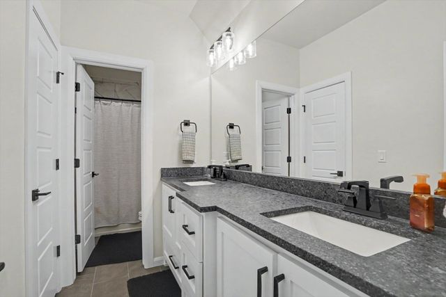 1610 W 115th Place S, Jenks, OK 74037