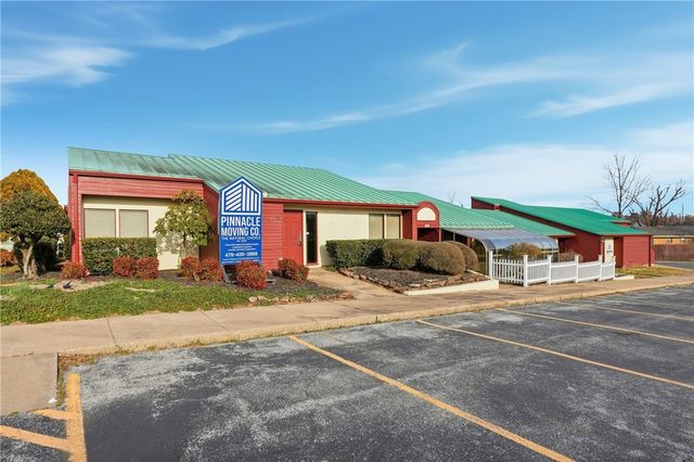 1102 W Poplar Place, Rogers, AR 72756