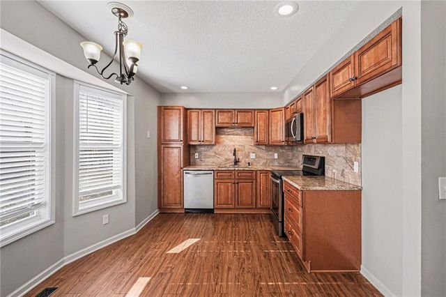 10905 W 115th Street, Overland Park, KS 66210