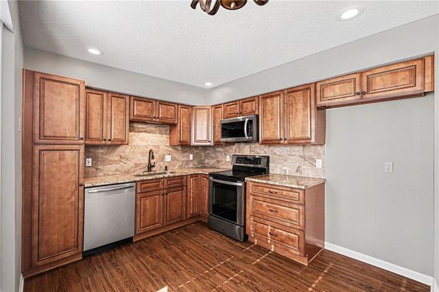 10905 W 115th Street, Overland Park, KS 66210