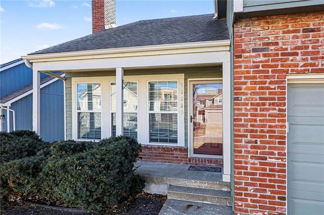 10905 W 115th Street, Overland Park, KS 66210