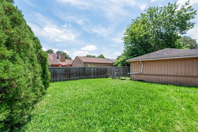 10827 Braes Forest Drive, Houston, TX 77071