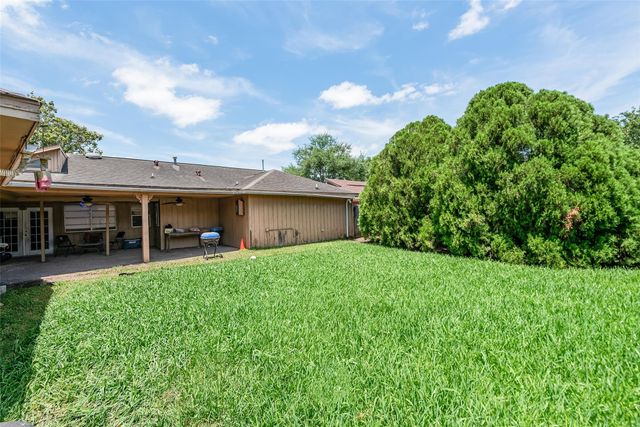 10827 Braes Forest Drive, Houston, TX 77071