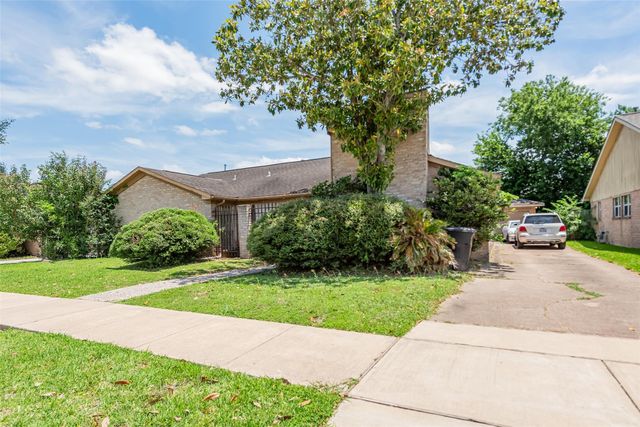 10827 Braes Forest Drive, Houston, TX 77071