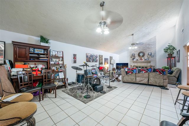 10827 Braes Forest Drive, Houston, TX 77071