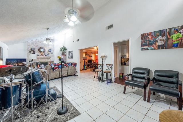 10827 Braes Forest Drive, Houston, TX 77071