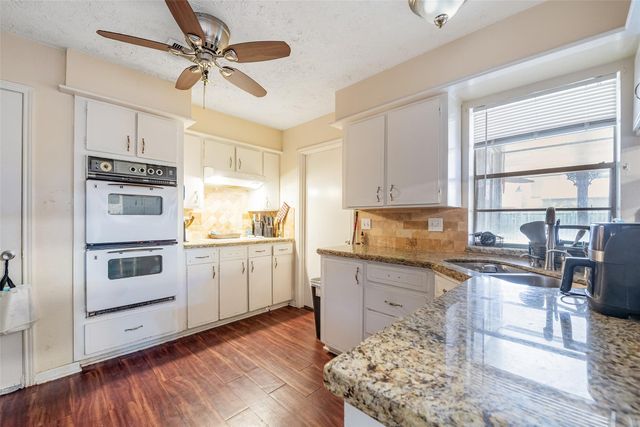 10827 Braes Forest Drive, Houston, TX 77071