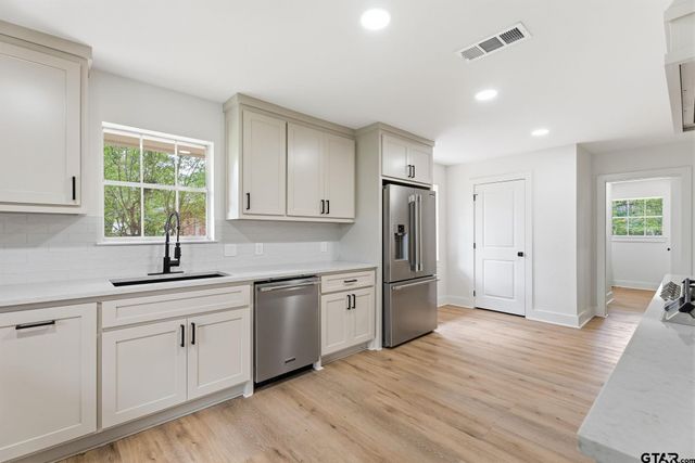 1004 Jeff Davis, Tyler, TX 75703