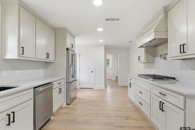 1004 Jeff Davis, Tyler, TX 75703