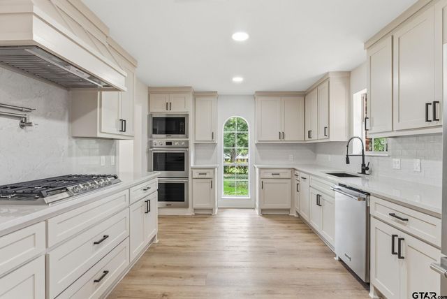 1004 Jeff Davis, Tyler, TX 75703