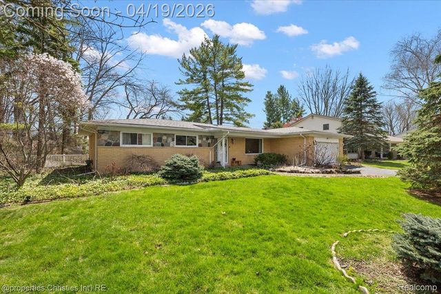 38482 Applewood Street, Clinton Charter Township, MI 48036
