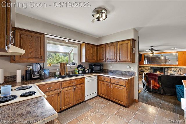 38482 Applewood Street, Clinton Charter Township, MI 48036