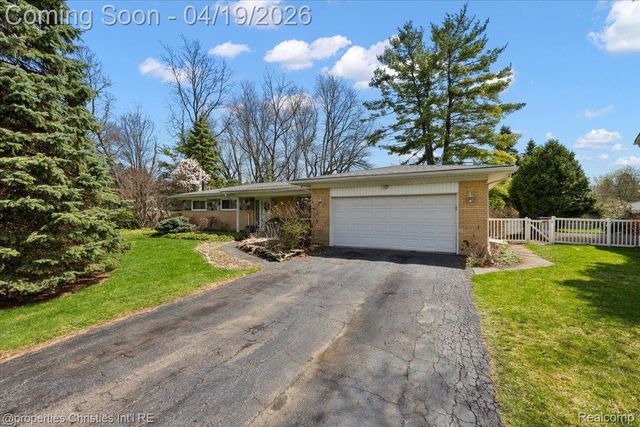 38482 Applewood Street, Clinton Charter Township, MI 48036