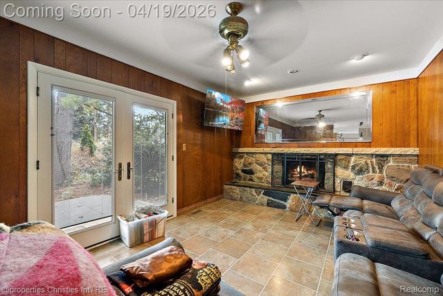 38482 Applewood Street, Clinton Charter Township, MI 48036