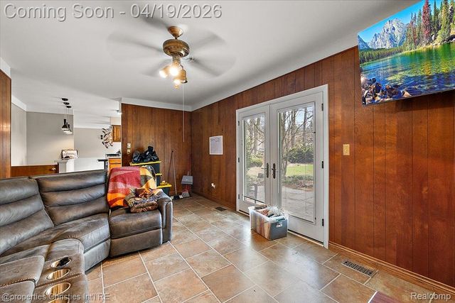 38482 Applewood Street, Clinton Charter Township, MI 48036