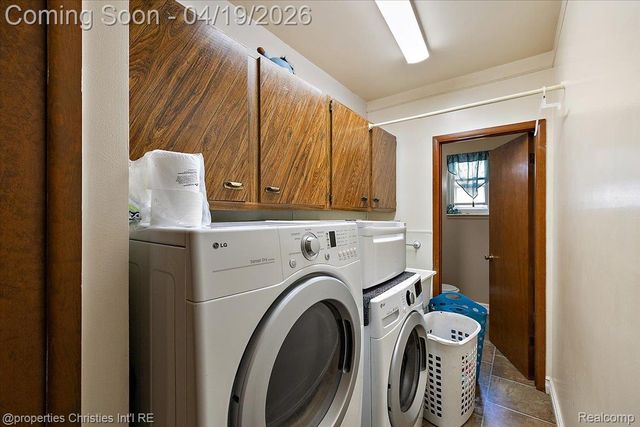 38482 Applewood Street, Clinton Charter Township, MI 48036