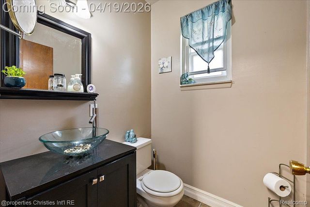 38482 Applewood Street, Clinton Charter Township, MI 48036