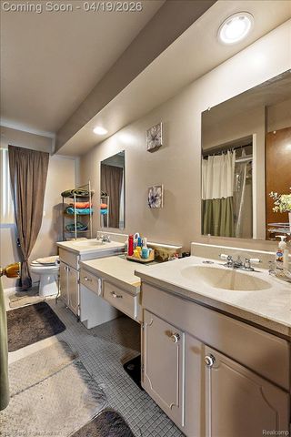 38482 Applewood Street, Clinton Charter Township, MI 48036