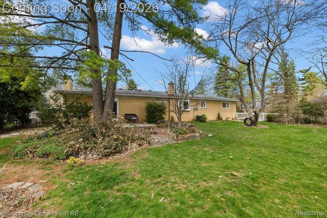 38482 Applewood Street, Clinton Charter Township, MI 48036