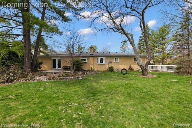 38482 Applewood Street, Clinton Charter Township, MI 48036