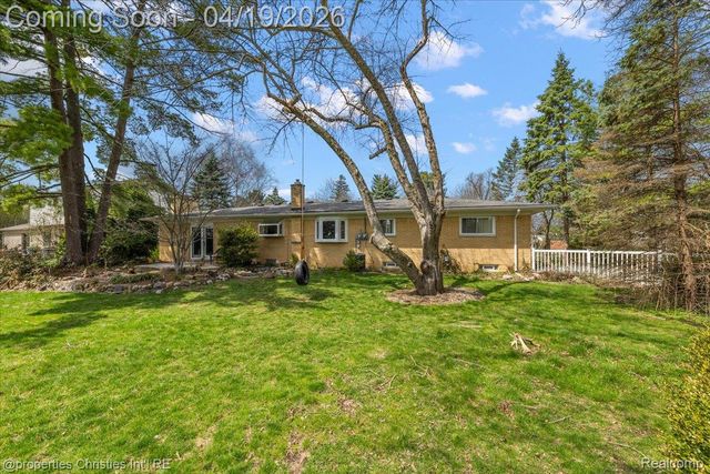 38482 Applewood Street, Clinton Charter Township, MI 48036