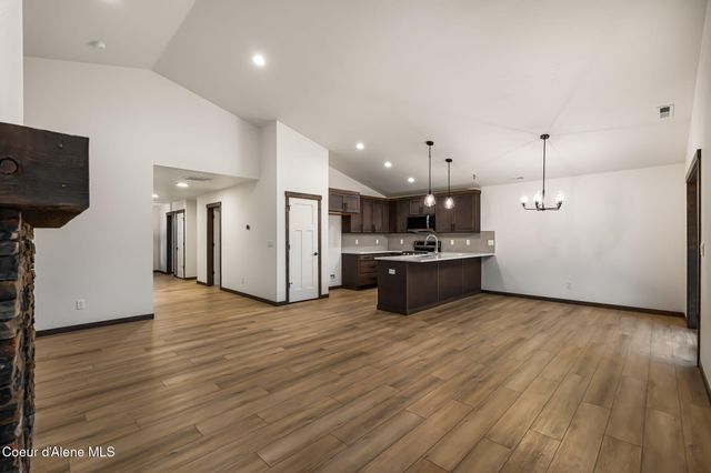 2212 Maverick Ct, Sandpoint, ID 83864