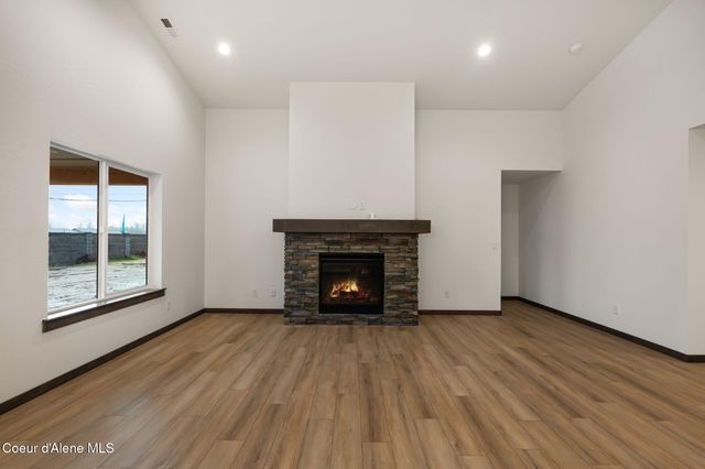 2212 Maverick Ct, Sandpoint, ID 83864