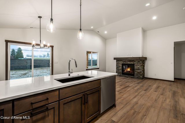 2212 Maverick Ct, Sandpoint, ID 83864