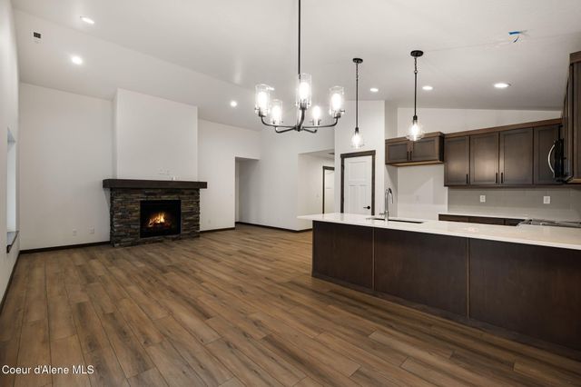 2212 Maverick Ct, Sandpoint, ID 83864