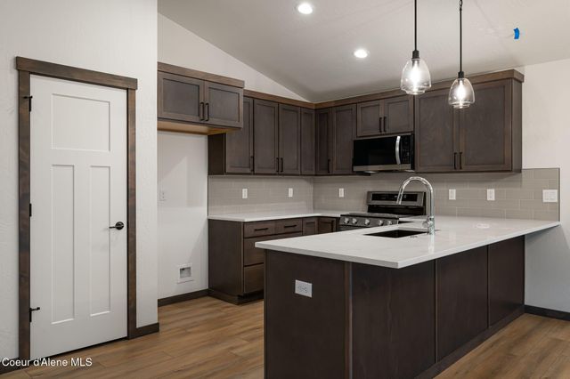 2212 Maverick Ct, Sandpoint, ID 83864