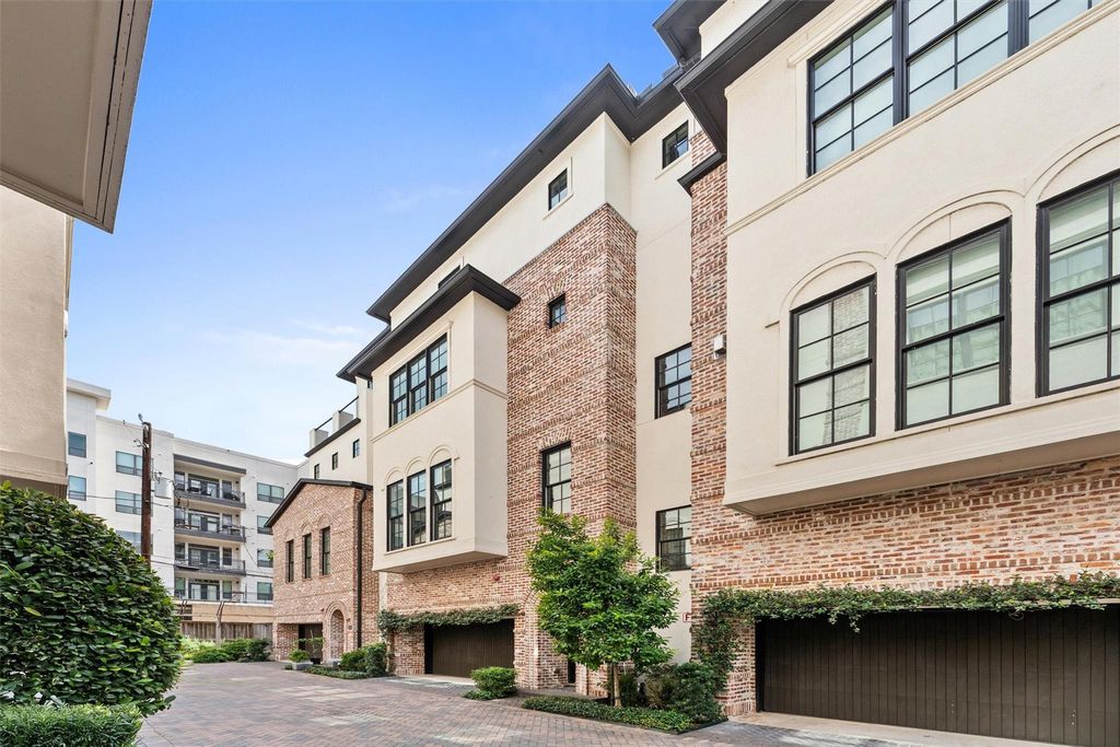 1304 Castle Court A, Houston, TX 77006