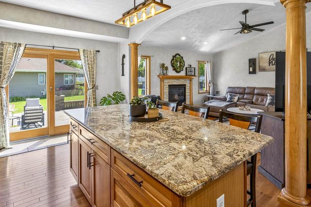 1795 GATEWAY MEADOWS LANE, Neenah, WI 54956