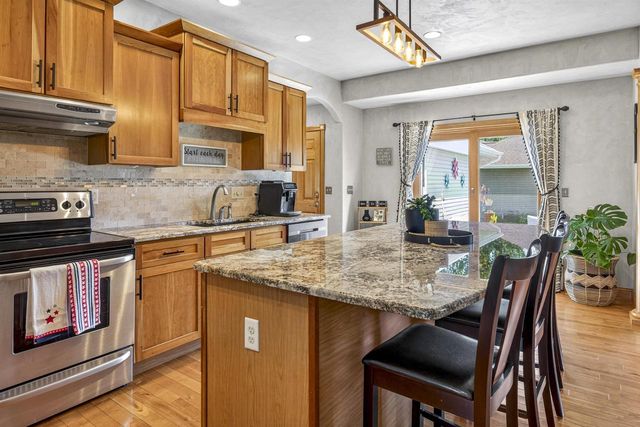 1795 GATEWAY MEADOWS LANE, Neenah, WI 54956