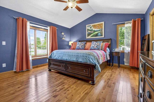 1795 GATEWAY MEADOWS LANE, Neenah, WI 54956