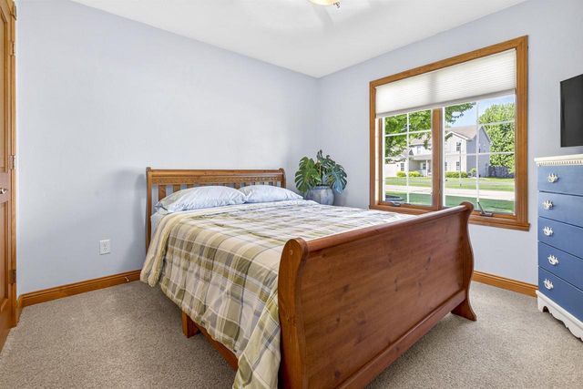 1795 GATEWAY MEADOWS LANE, Neenah, WI 54956