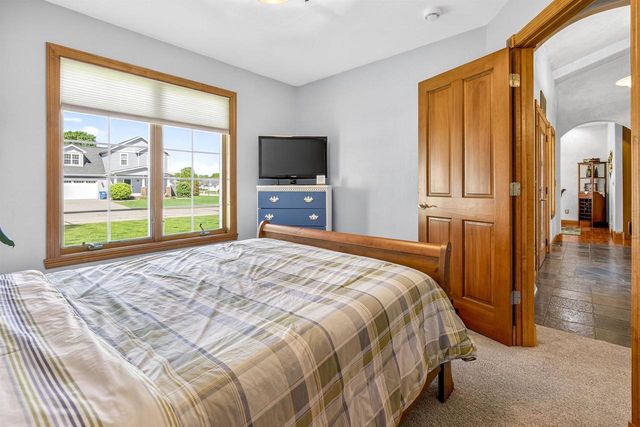 1795 GATEWAY MEADOWS LANE, Neenah, WI 54956