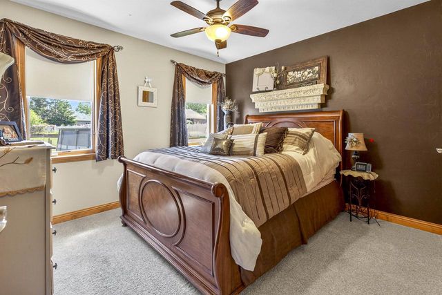 1795 GATEWAY MEADOWS LANE, Neenah, WI 54956