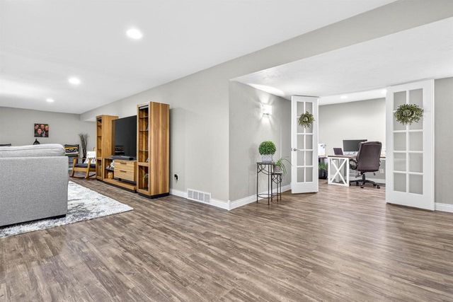 1795 GATEWAY MEADOWS LANE, Neenah, WI 54956