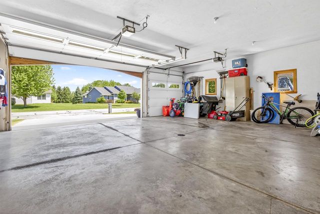 1795 GATEWAY MEADOWS LANE, Neenah, WI 54956
