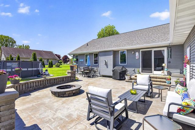 1795 GATEWAY MEADOWS LANE, Neenah, WI 54956