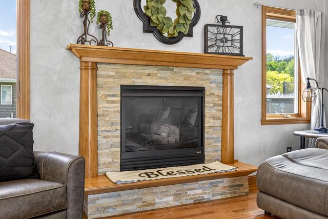 1795 GATEWAY MEADOWS LANE, Neenah, WI 54956