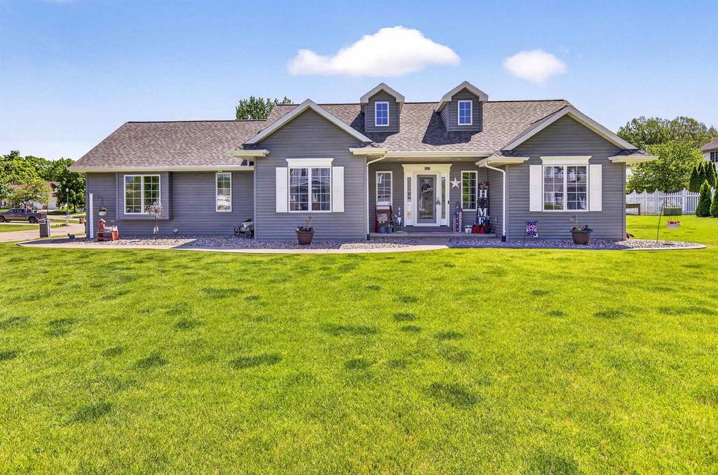 1795 GATEWAY MEADOWS LANE, Neenah, WI 54956