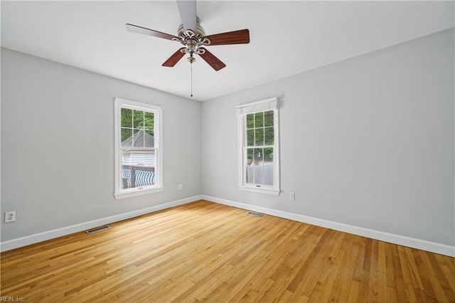 32 Little Florida RD, Poquoson, VA 23662