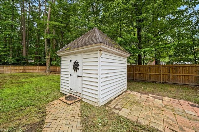 32 Little Florida RD, Poquoson, VA 23662