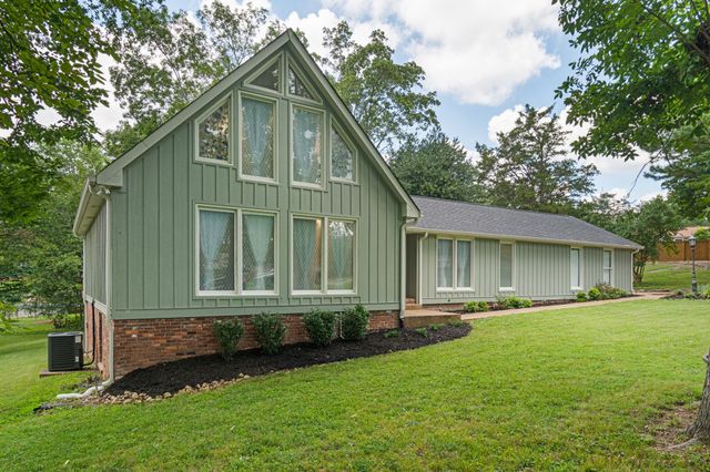 1058 Greenwood Ct, Gallatin, TN 37066