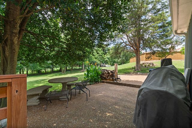 1058 Greenwood Ct, Gallatin, TN 37066