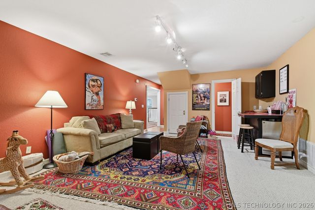 1402 N Birch Avenue, Sand Springs, OK 74063