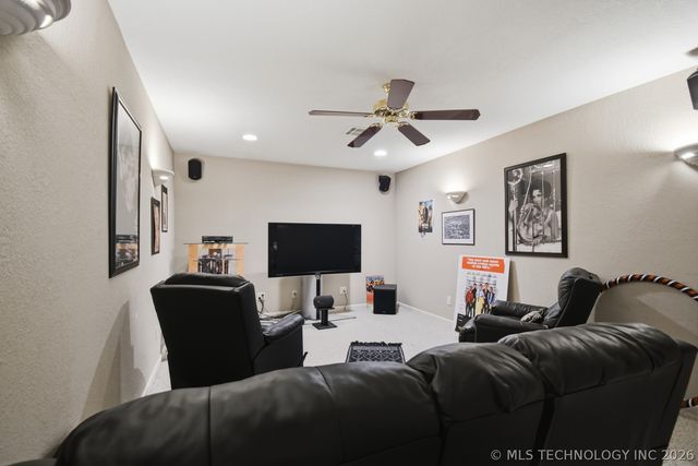 1402 N Birch Avenue, Sand Springs, OK 74063