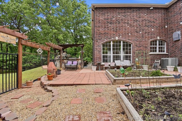 1402 N Birch Avenue, Sand Springs, OK 74063